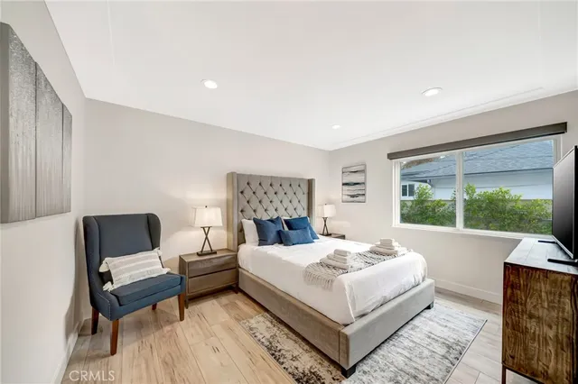 $16,500 | 22914 Calvert Street, Woodland Hills, CA 91367