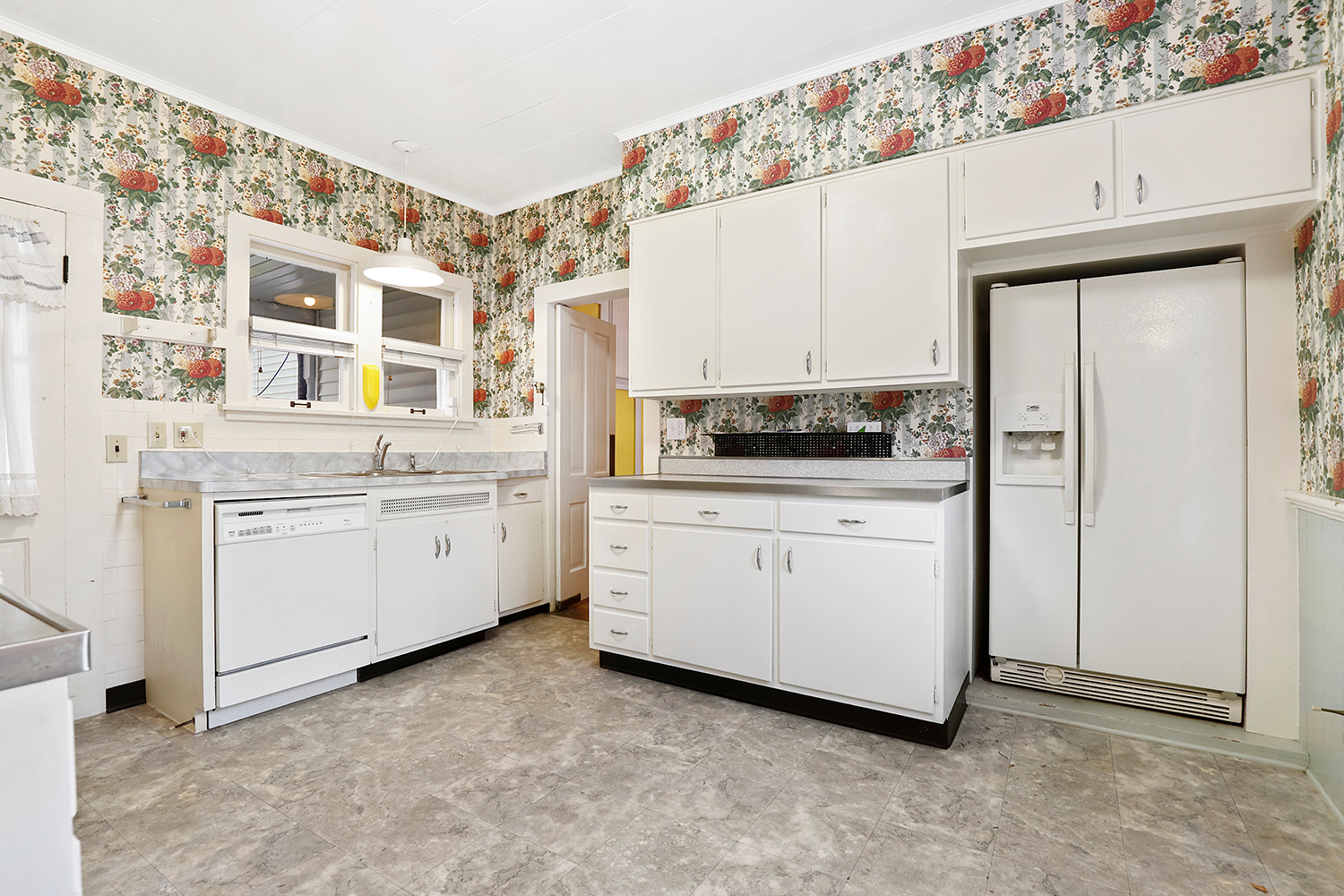 309 East 3rd Street Sandwich, IL 60548 - Photo 12 of 33 a kitchen with cabinets oven and a dishwasher