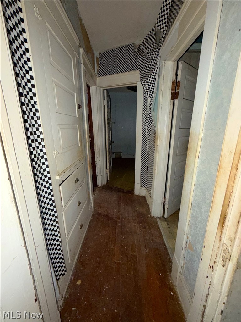 1749 Rosedale Avenue Cleveland, OH 44112 - Photo 14 of 43 Corridor