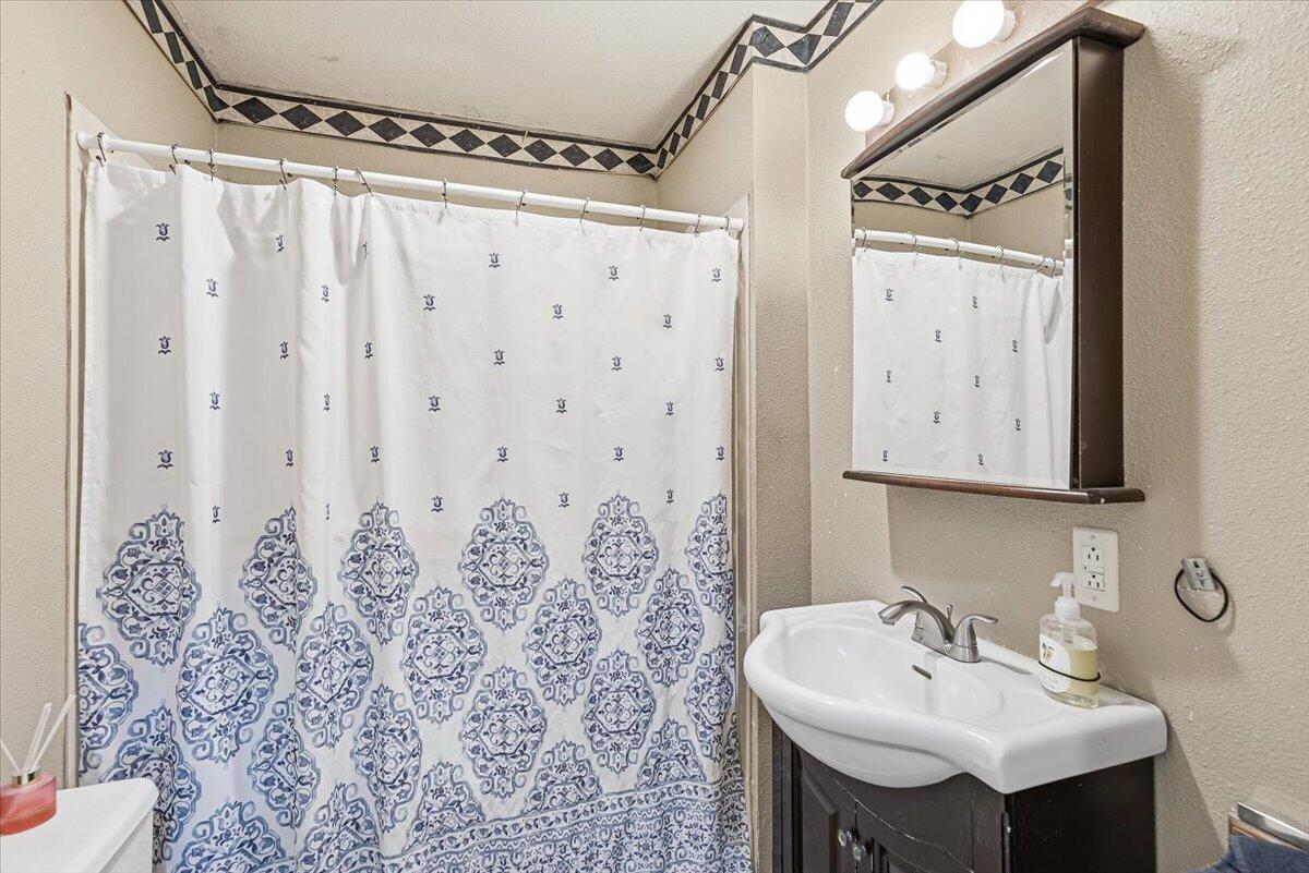 707 Southwest I Street Grants Pass, OR 97526 - Photo 13 of 21 13.