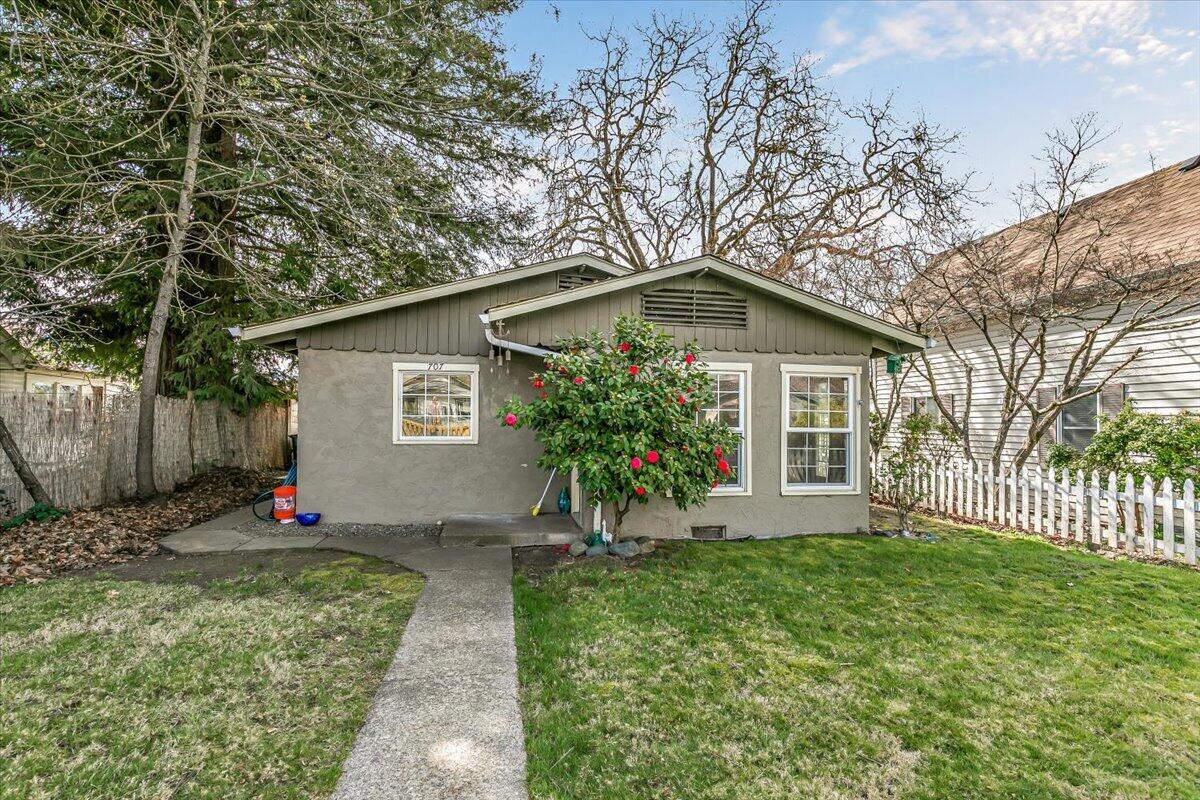 707 Southwest I Street Grants Pass, OR 97526 - Photo 3 of 21 3.