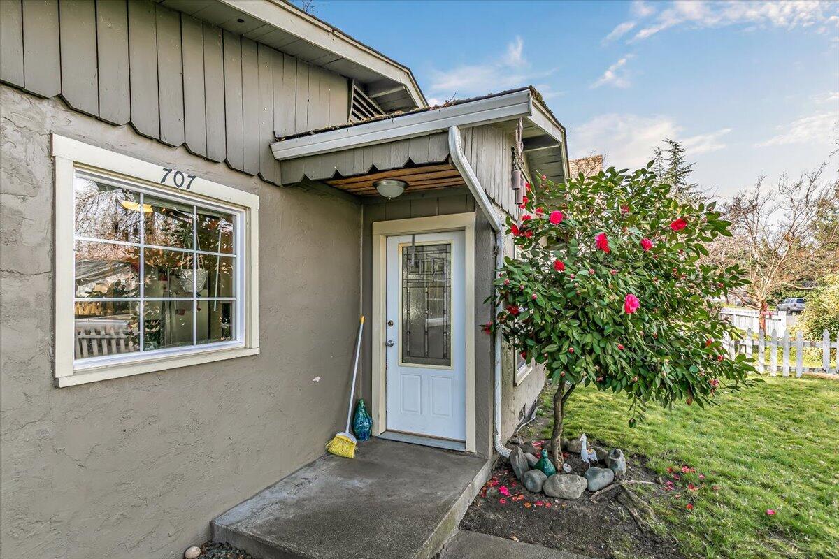 707 Southwest I Street Grants Pass, OR 97526 - Photo 5 of 21 5.