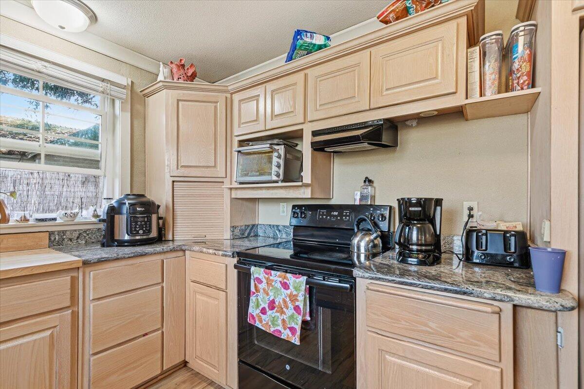 707 Southwest I Street Grants Pass, OR 97526 - Photo 8 of 21 8.