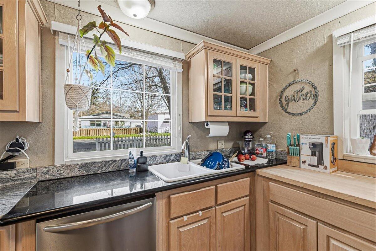 707 Southwest I Street Grants Pass, OR 97526 - Photo 9 of 21 9.