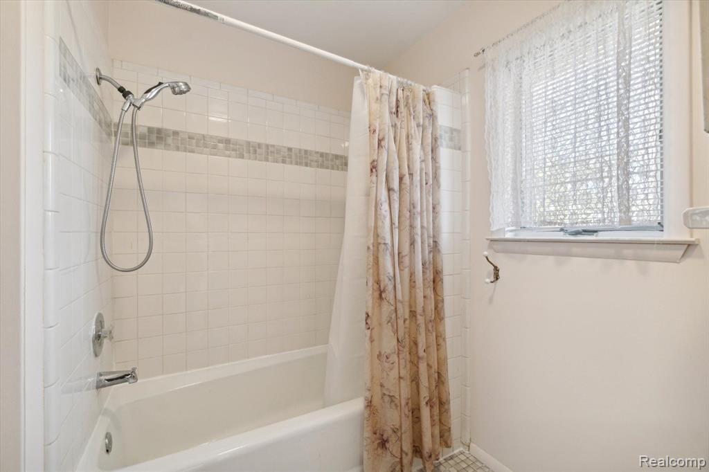 928 Red Oak Road Ann Arbor, MI 48103 - Photo 17 of 76 Gallery Image 17