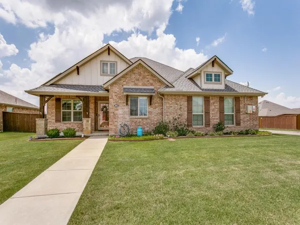 $329,000 | 3912 Kensington Drive, Sanger, TX 76266
