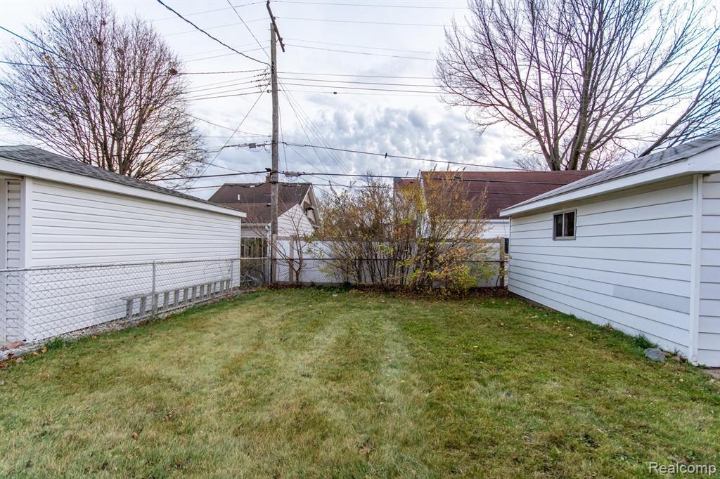 8124 Ritter Street Center Line, MI 48015 - Photo 4 of 21