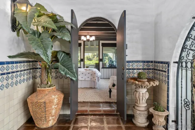 $5,890,000 | 17507 Los Morros, Rancho Santa Fe, CA 92067