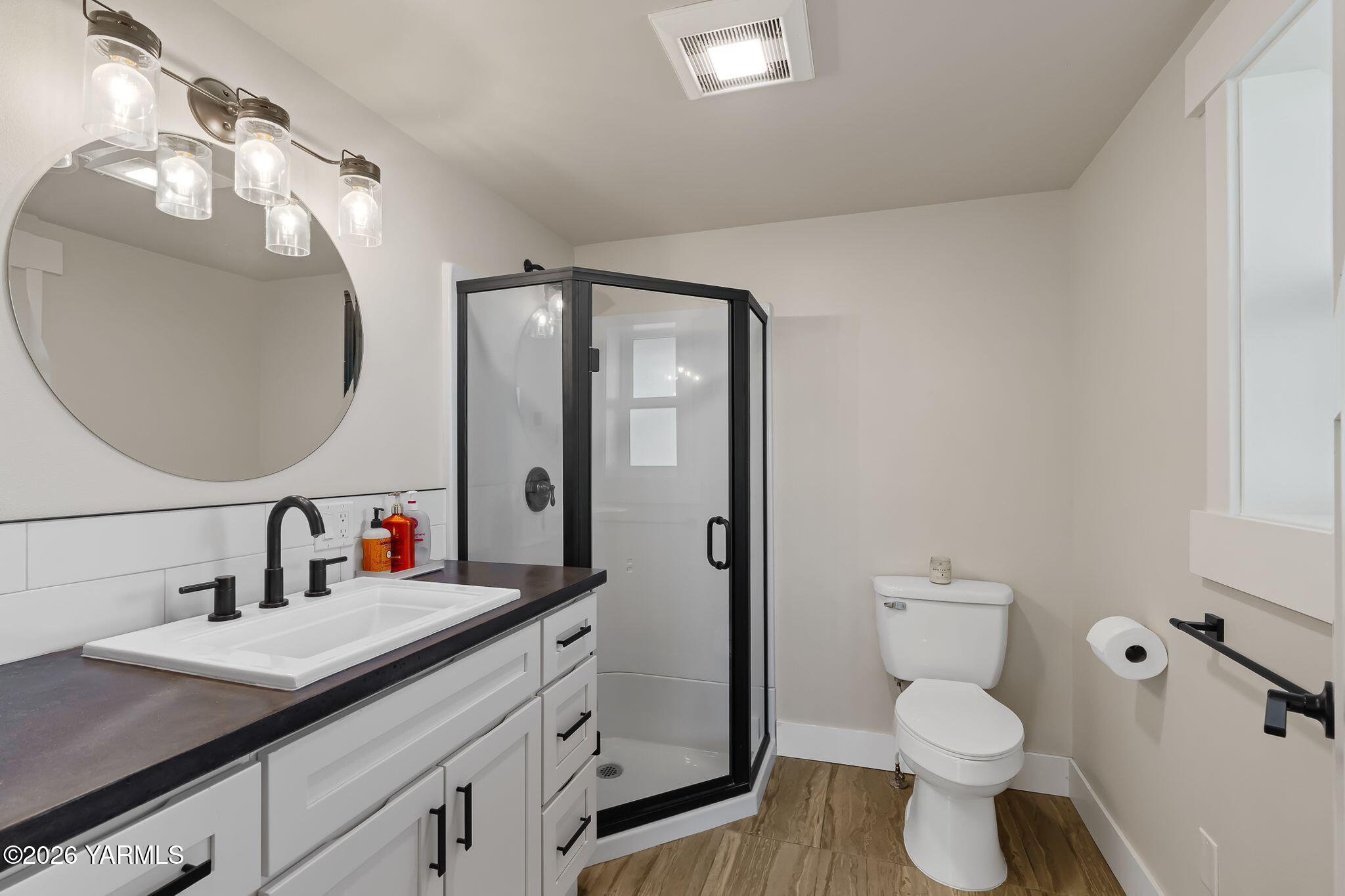 491 Elliott Road Cowiche, WA 98923 - Photo 29 of 56 Second Primary Bathroom