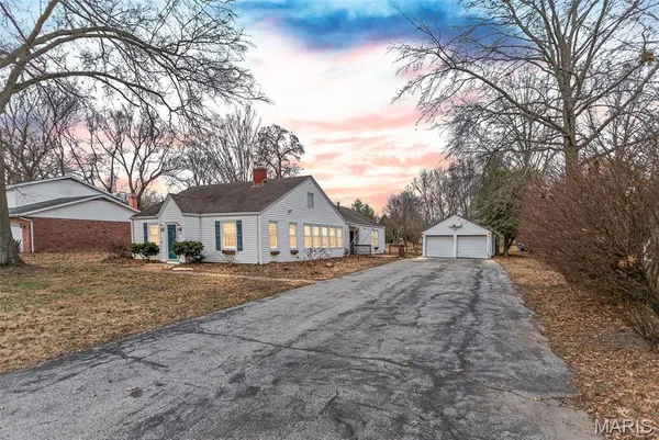 $220,000 | 804 Enos Lane, Godfrey, IL 62035