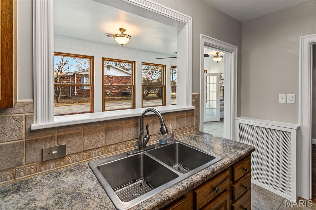 804 Enos Lane Godfrey, IL 62035 - Photo 14 of 48