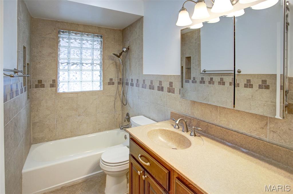 804 Enos Lane Godfrey, IL 62035 - Photo 26 of 48