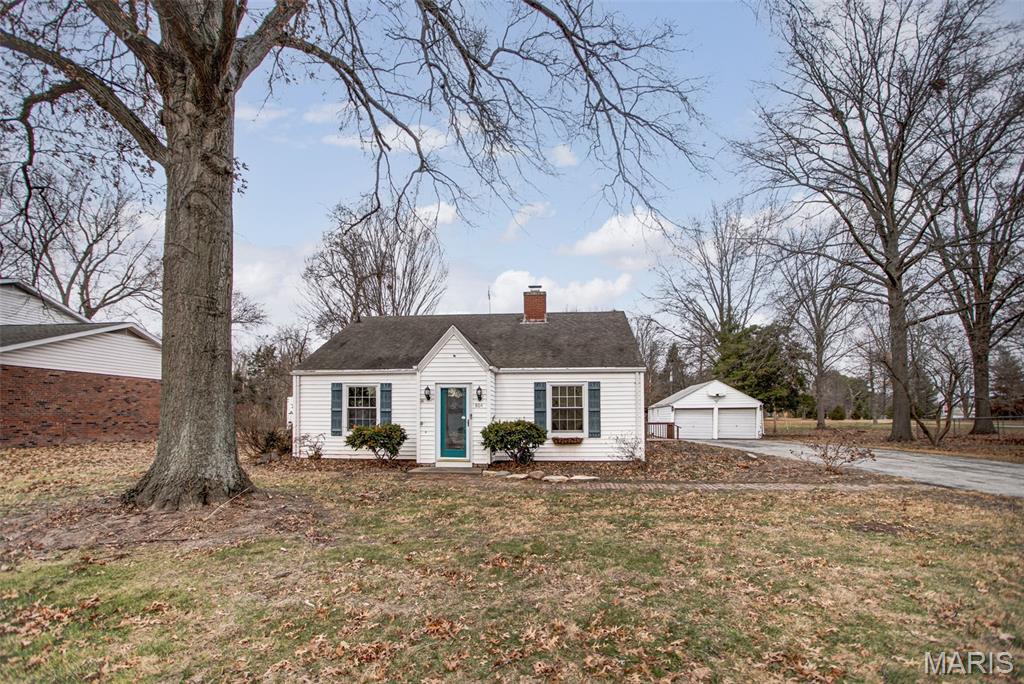 804 Enos Lane Godfrey, IL 62035 - Photo 4 of 48