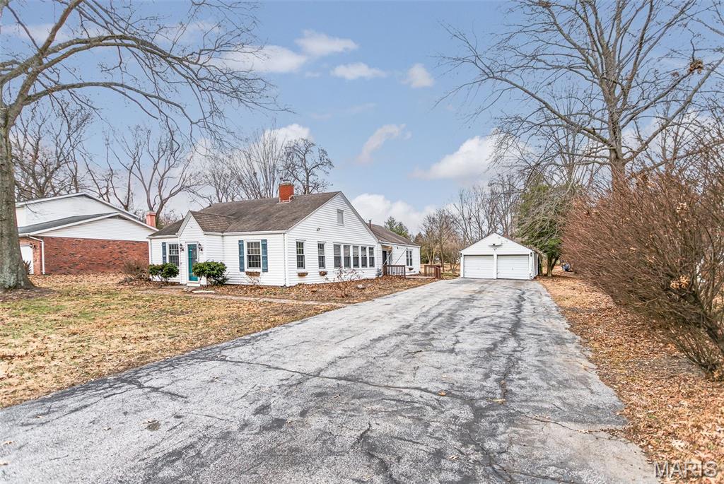 804 Enos Lane Godfrey, IL 62035 - Photo 5 of 48