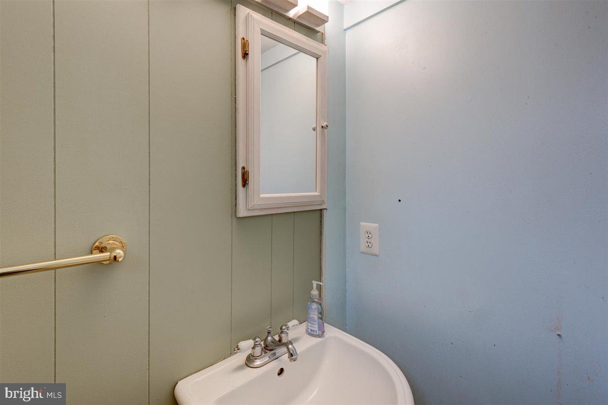 11937 Bluhill Road Silver Spring, MD 20902 - Photo 13 of 33