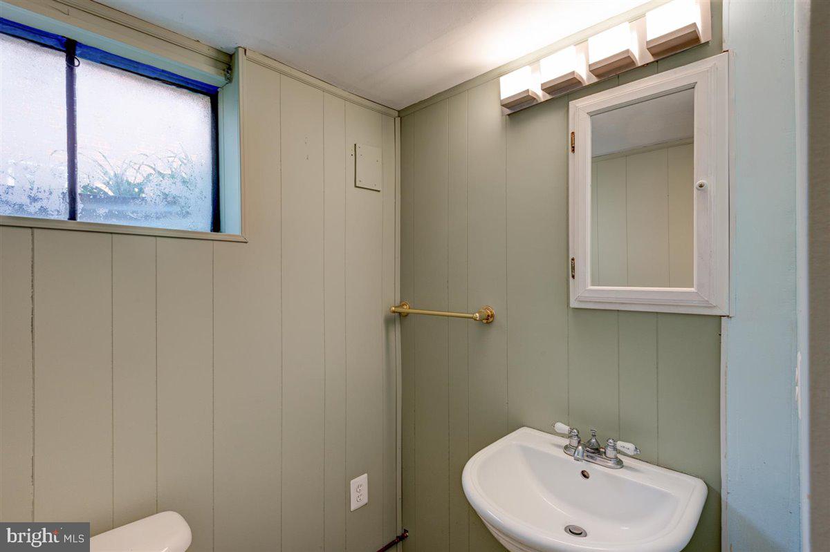 11937 Bluhill Road Silver Spring, MD 20902 - Photo 14 of 33