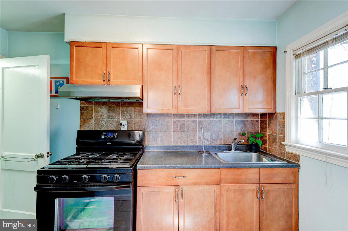 11937 Bluhill Road Silver Spring, MD 20902 - Photo 27 of 33
