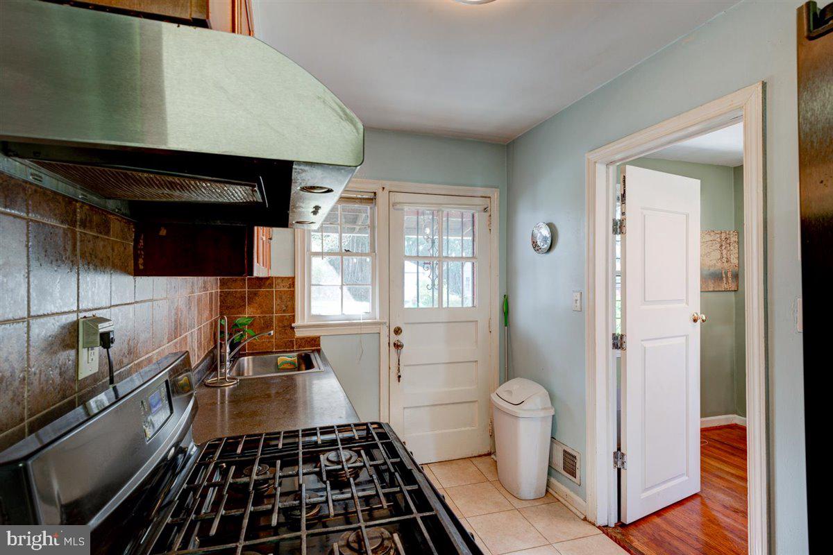 11937 Bluhill Road Silver Spring, MD 20902 - Photo 10 of 33