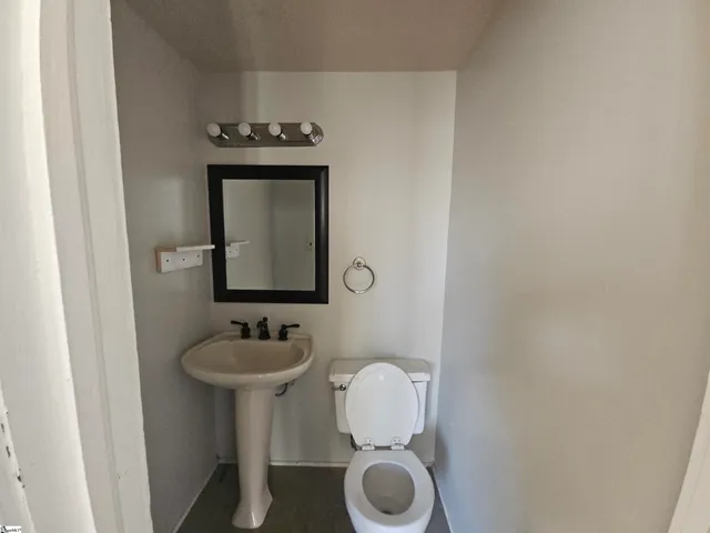 $199,900 | 101 East Blue Ridge Drive, Greenville, SC 29609