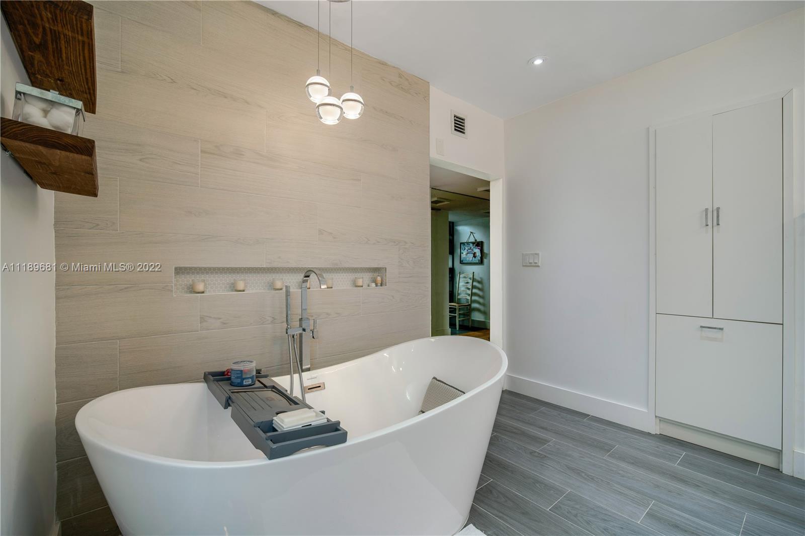 6465 Southwest 126th Street Road Pinecrest, FL 33156 - Photo 16 of 37 a bathroom with a bathtub