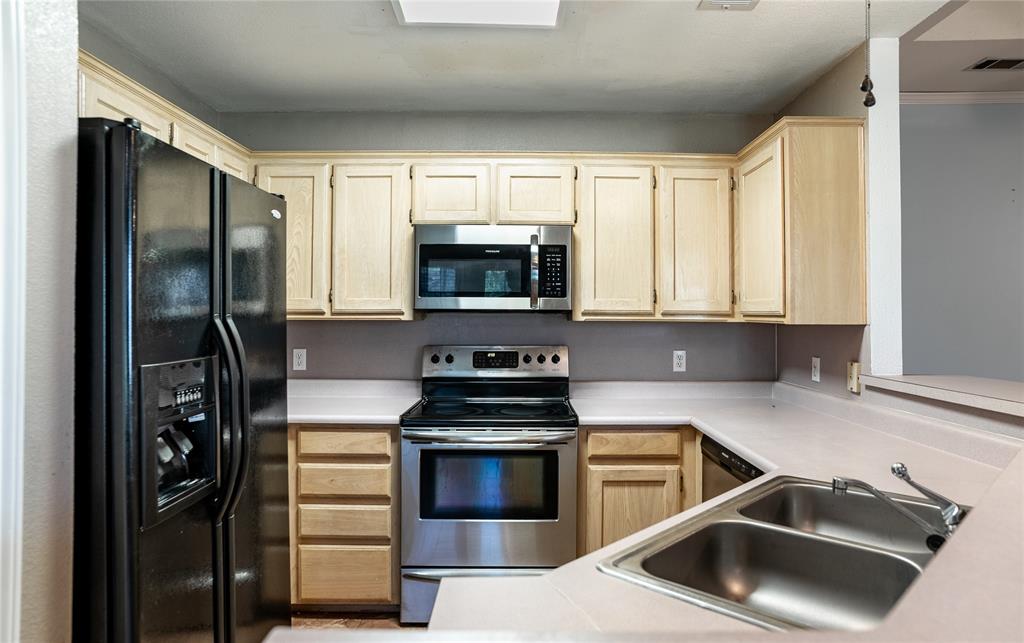 604 Valleyridge Court Decatur, TX 76234 - Photo 14 of 23 Great Kitchen with Stainless Steel and Black Appliances