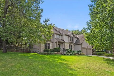 $565,000 | 7621 Lichtenauer Drive, Shawnee, KS 66217