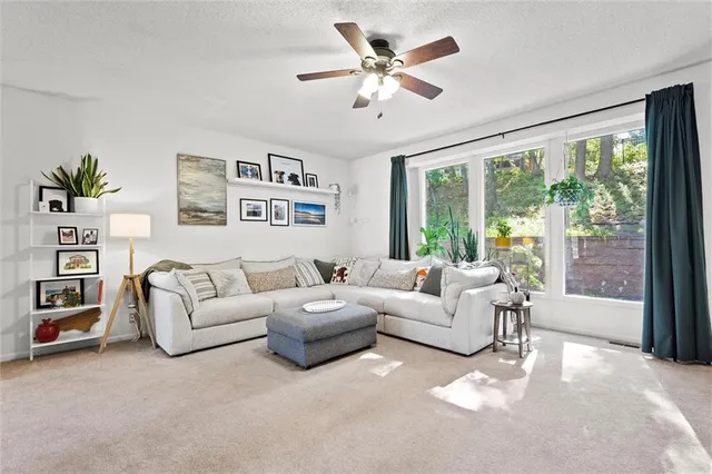 $565,000 | 7621 Lichtenauer Drive, Shawnee, KS 66217