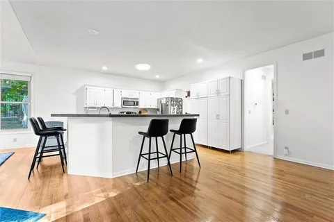 $565,000 | 7621 Lichtenauer Drive, Shawnee, KS 66217