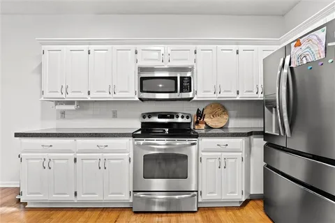 $565,000 | 7621 Lichtenauer Drive, Shawnee, KS 66217