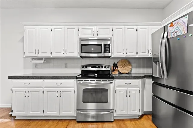 $565,000 | 7621 Lichtenauer Drive, Shawnee, KS 66217