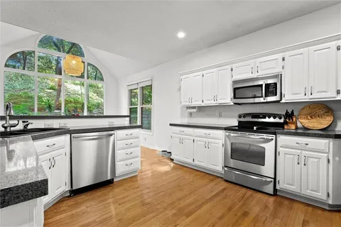 $565,000 | 7621 Lichtenauer Drive, Shawnee, KS 66217