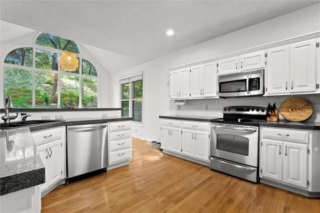 $565,000 | 7621 Lichtenauer Drive, Shawnee, KS 66217