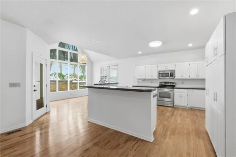 $565,000 | 7621 Lichtenauer Drive, Shawnee, KS 66217