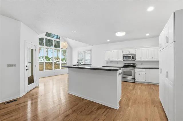 $565,000 | 7621 Lichtenauer Drive, Shawnee, KS 66217