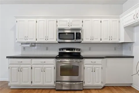 $565,000 | 7621 Lichtenauer Drive, Shawnee, KS 66217