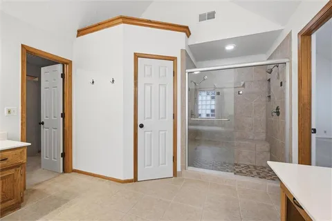 $565,000 | 7621 Lichtenauer Drive, Shawnee, KS 66217