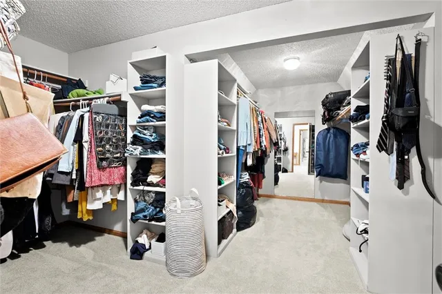 $565,000 | 7621 Lichtenauer Drive, Shawnee, KS 66217