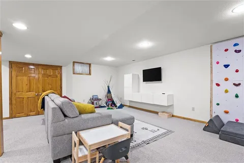 $565,000 | 7621 Lichtenauer Drive, Shawnee, KS 66217