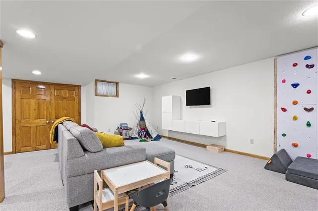 $565,000 | 7621 Lichtenauer Drive, Shawnee, KS 66217