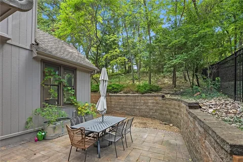 $565,000 | 7621 Lichtenauer Drive, Shawnee, KS 66217