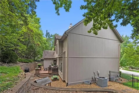 $565,000 | 7621 Lichtenauer Drive, Shawnee, KS 66217