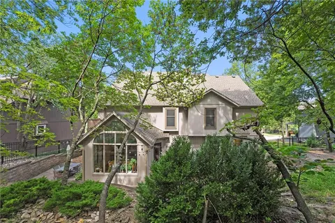 $565,000 | 7621 Lichtenauer Drive, Shawnee, KS 66217