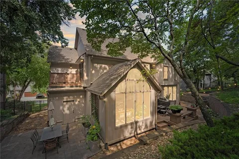 $565,000 | 7621 Lichtenauer Drive, Shawnee, KS 66217