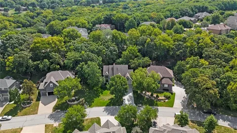 $565,000 | 7621 Lichtenauer Drive, Shawnee, KS 66217
