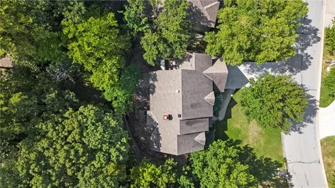 $565,000 | 7621 Lichtenauer Drive, Shawnee, KS 66217
