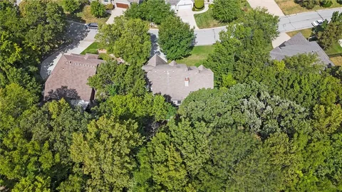 $565,000 | 7621 Lichtenauer Drive, Shawnee, KS 66217