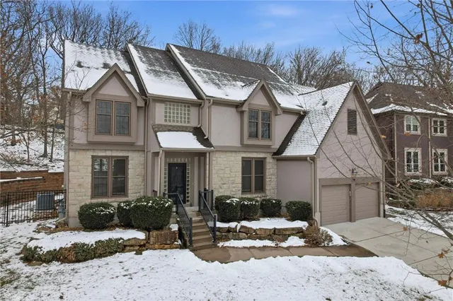 $565,000 | 7621 Lichtenauer Drive, Shawnee, KS 66217