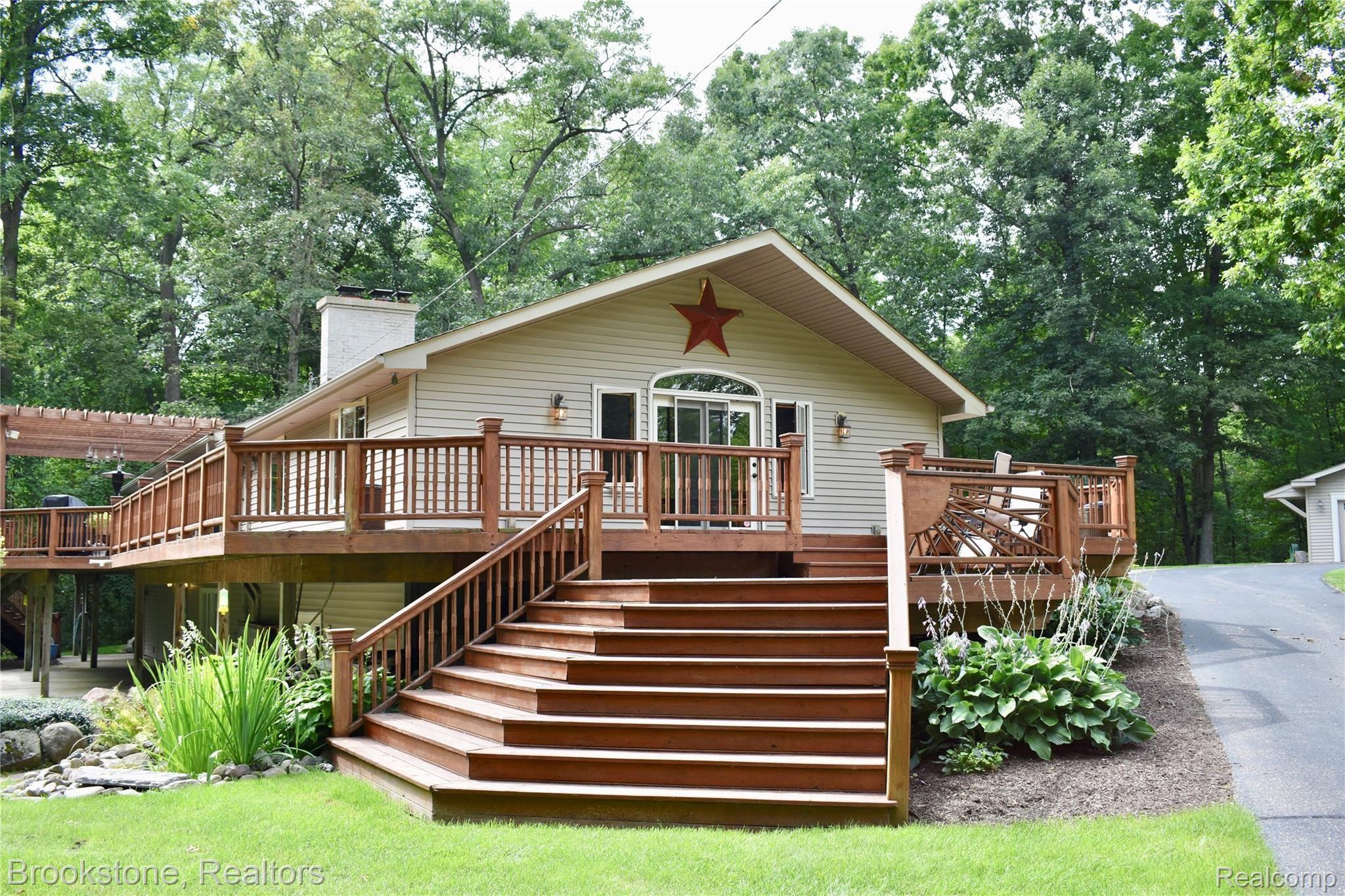 405 Baldwin Ridge Oxford, MI 48371 - Photo 7 of 54 THE WRAP-AROUND DECK IS A MAJOR FEATURE WHICH SURROUNDS OVER HALF THE HOUSE. THE DECK WAS "DESIGNED FOR ENTERTAINING" & TO CREATE MULTIPLE LIVING SPACES. FROM THE DOOR WALL YOU ENTER THE LARGE MASTER BEDROOM (15 X 20)