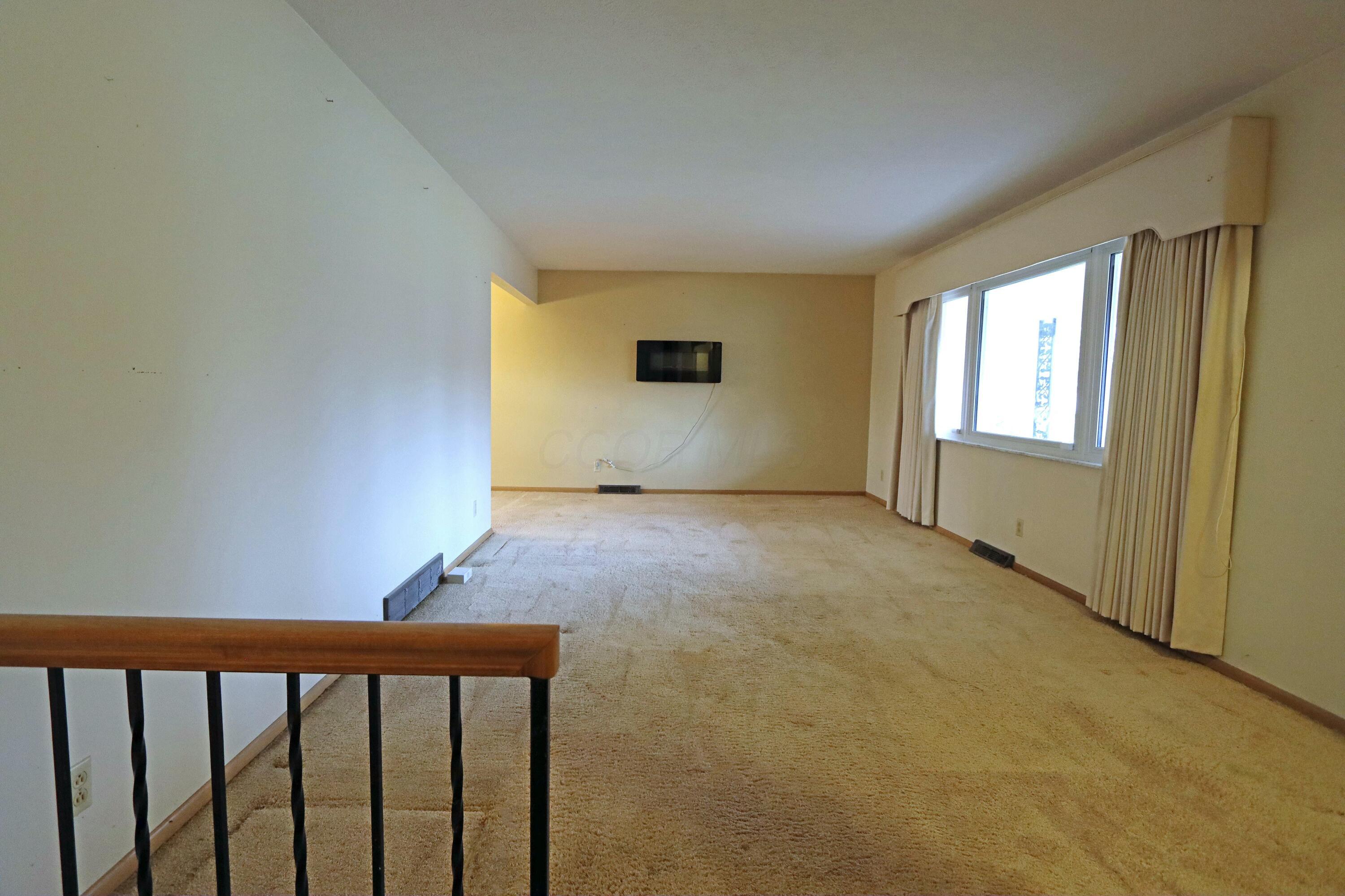 1335 Yorktown Road Columbus, OH 43232 - Photo 7 of 42 tempImageOCQX6k