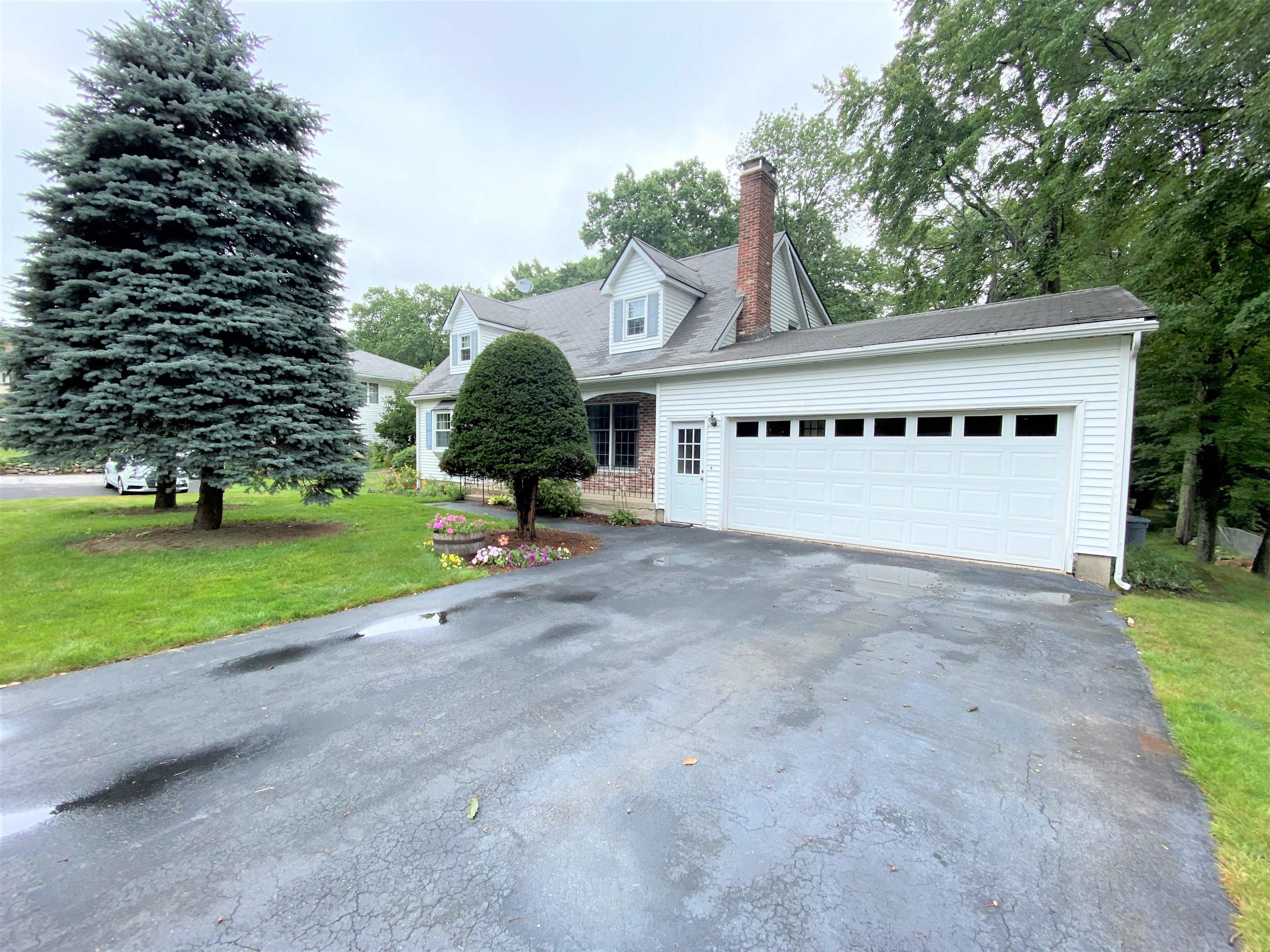 284 Huse Road Manchester, NH 03103 - Photo 2 of 31